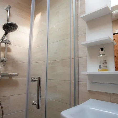 펜션 Beachcomber 발리코닐리